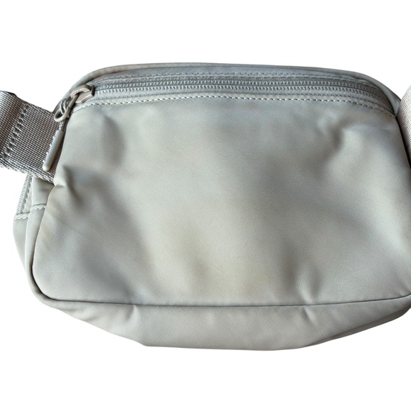 Lululemon 1L Belt Bag LIMITED EDITION EXCLUSIVE in Trench/White Opal Logo - Picture 10 of 15